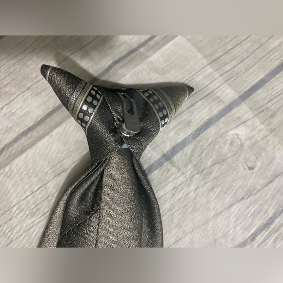 George Necktie Mens Pewter Gold-tone Polyester Clip On Suit 20” Long Neck Tie - Picture 3 of 7